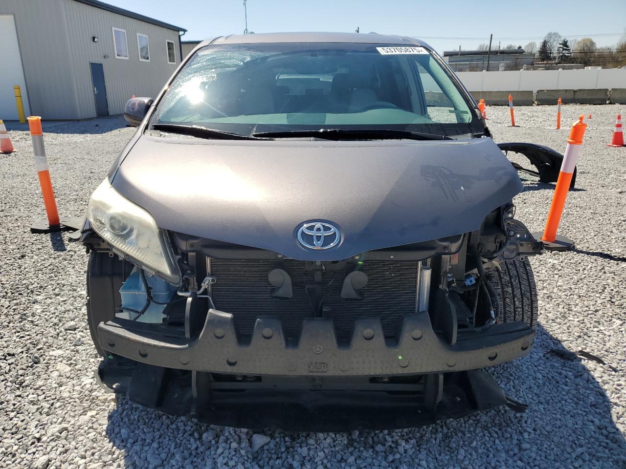 2013 TOYOTA SIENNA XLE - Фото 5