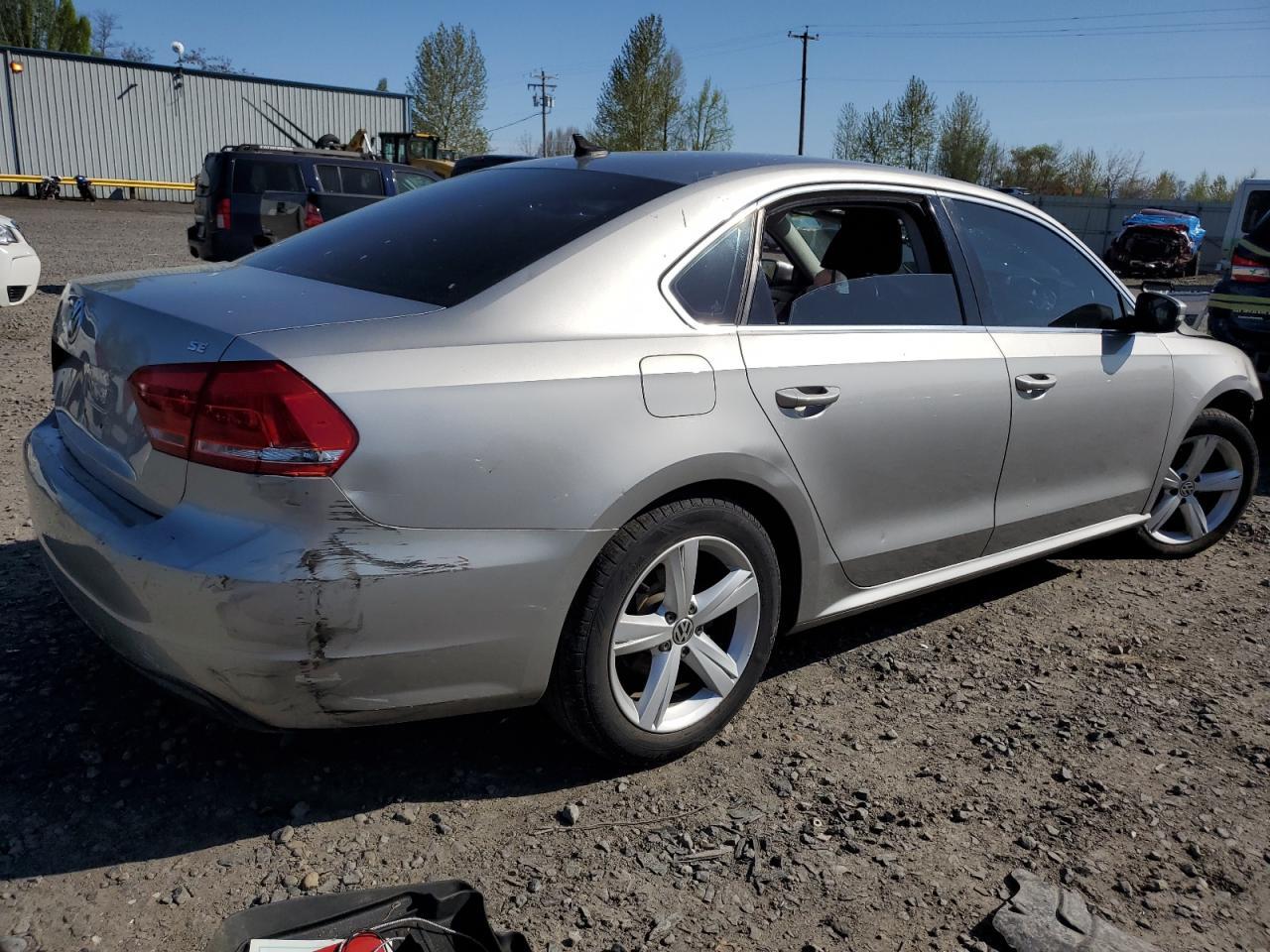 2013 VOLKSWAGEN PASSAT SE - Фото 3