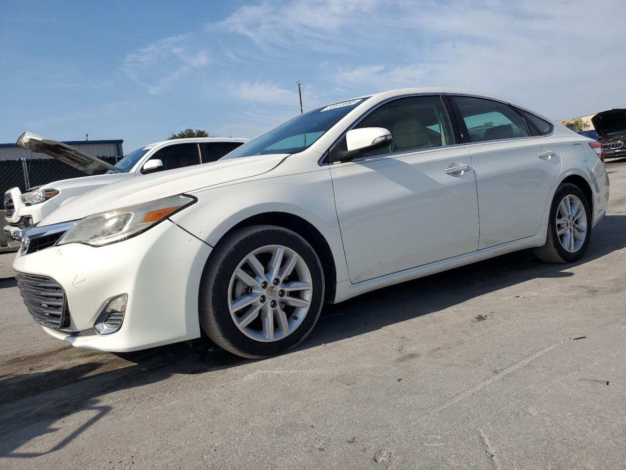 2015 TOYOTA AVALON XLE