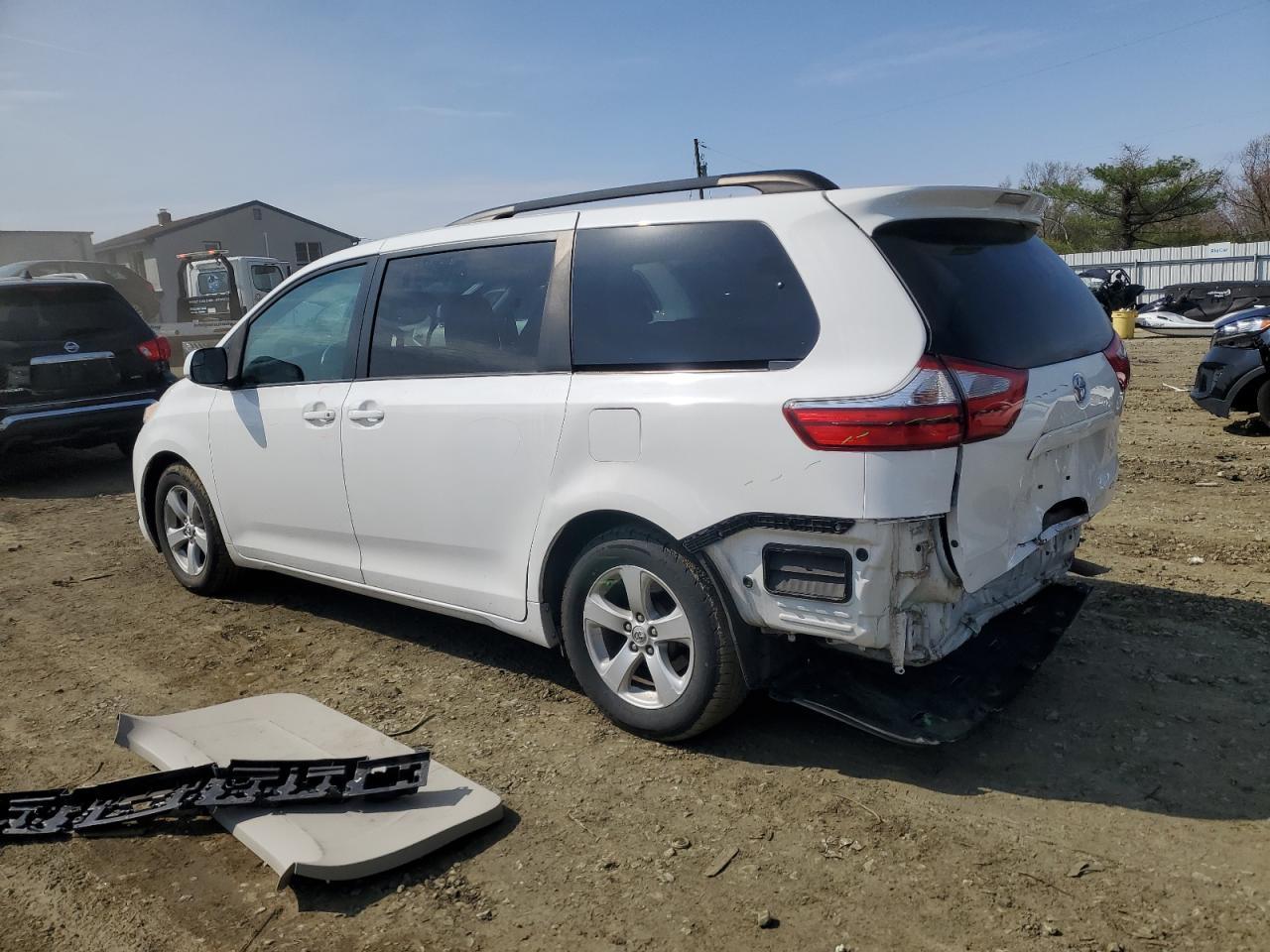 2015 TOYOTA SIENNA LE - Фото 2