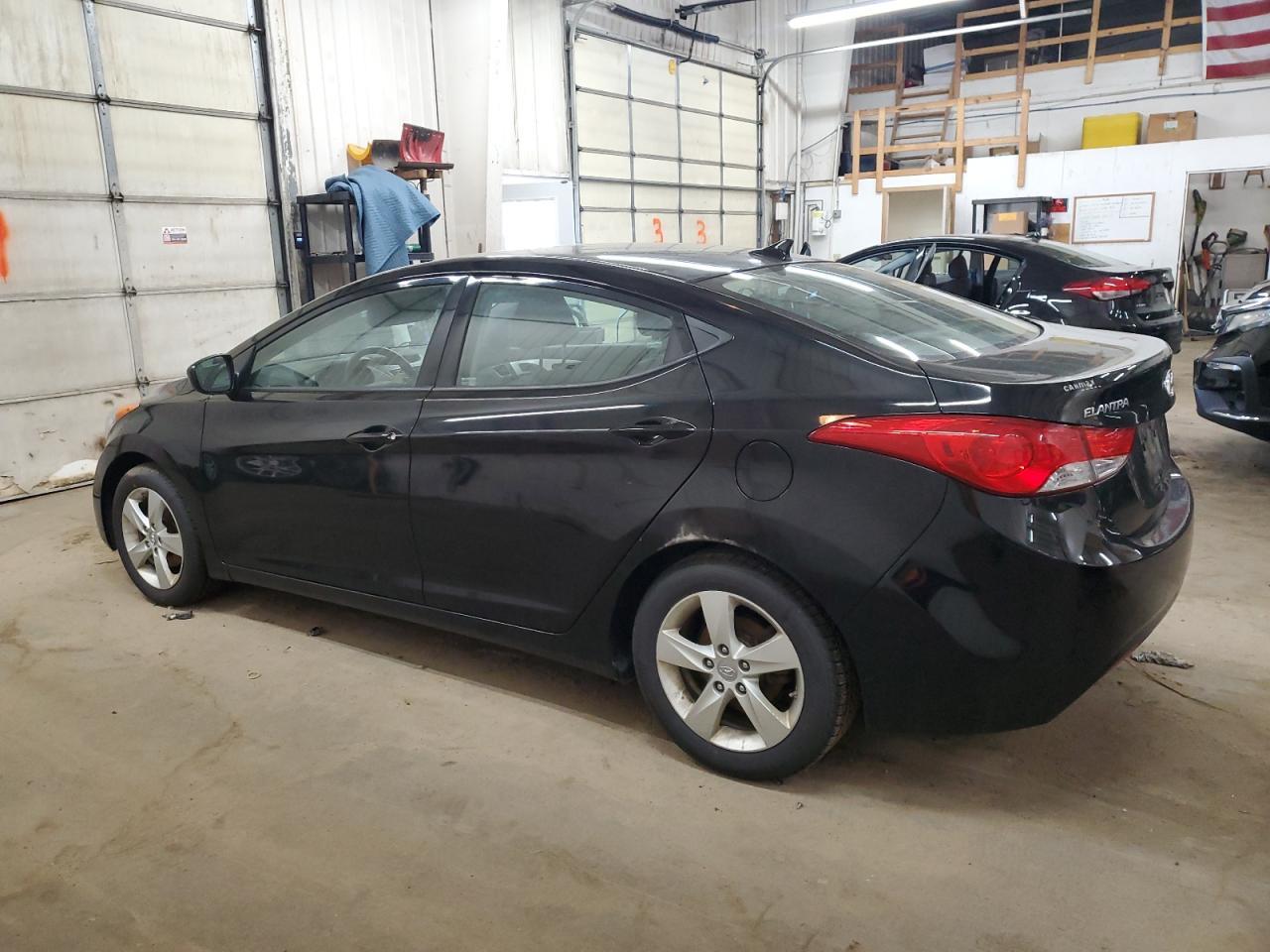 2013 HYUNDAI ELANTRA GL - Image 2