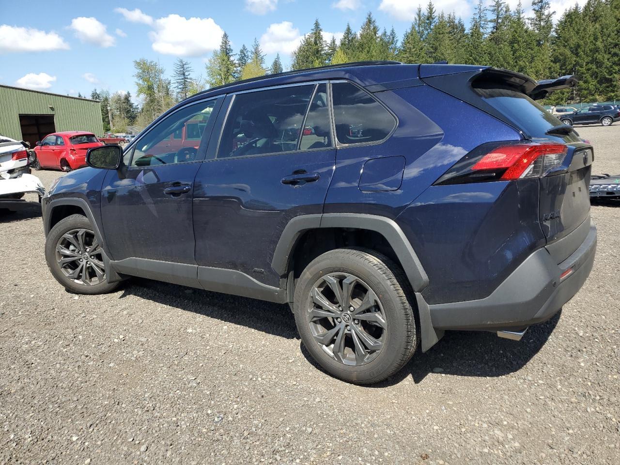 2024 TOYOTA RAV4 XLE P - Фото 2