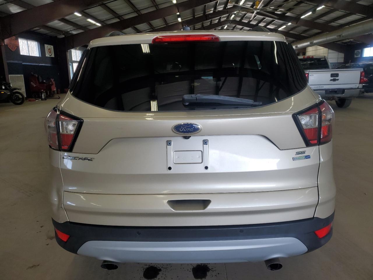 2017 FORD ESCAPE SE - Фото 6