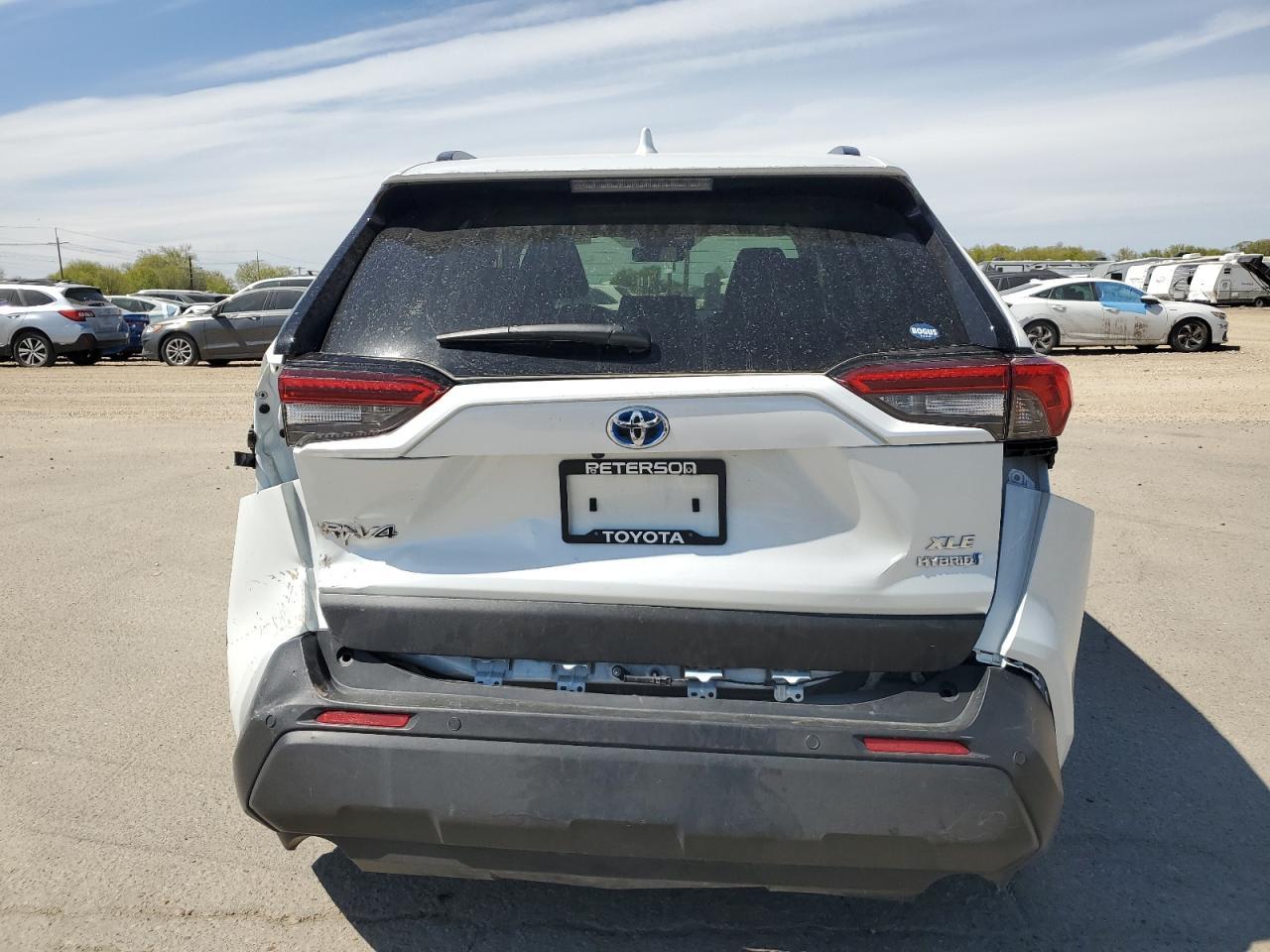 2024 TOYOTA RAV4 XLE P - Фото 6