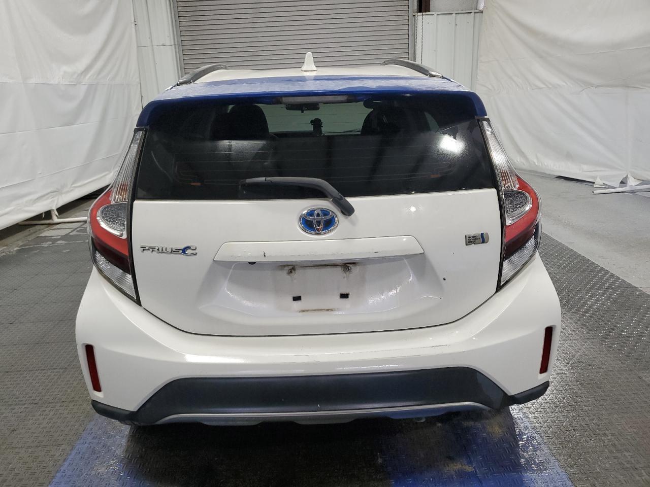 2018 TOYOTA PRIUS C - Image 6