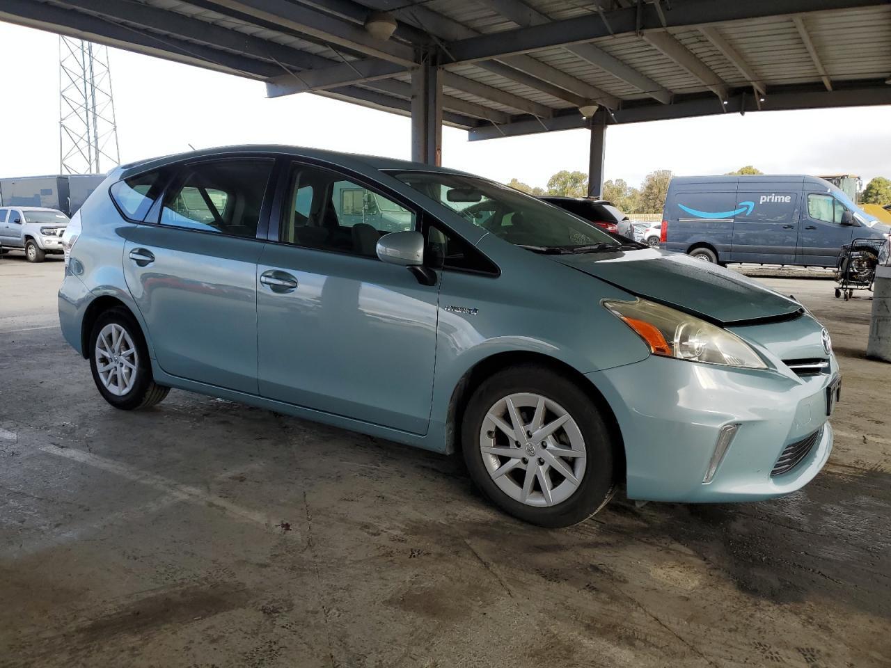 2013 TOYOTA PRIUS V - Image 4