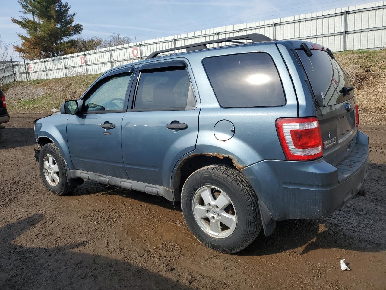 2010 FORD ESCAPE XLT - Image 2