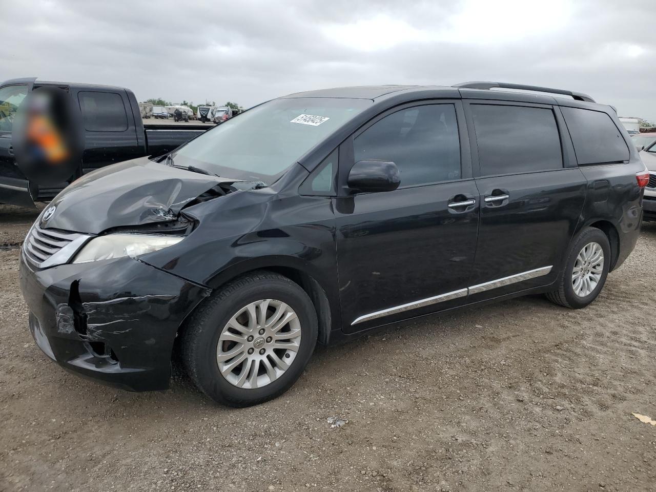 2015 TOYOTA SIENNA XLE