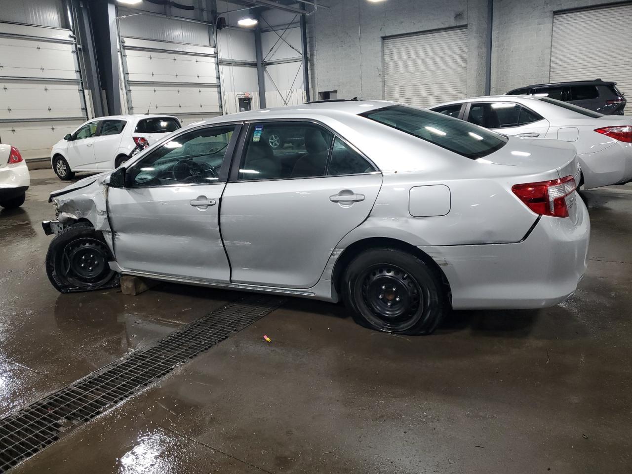 2012 TOYOTA CAMRY BASE - Фото 2