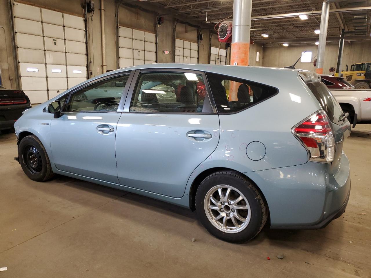 2017 TOYOTA PRIUS V - Фото 2