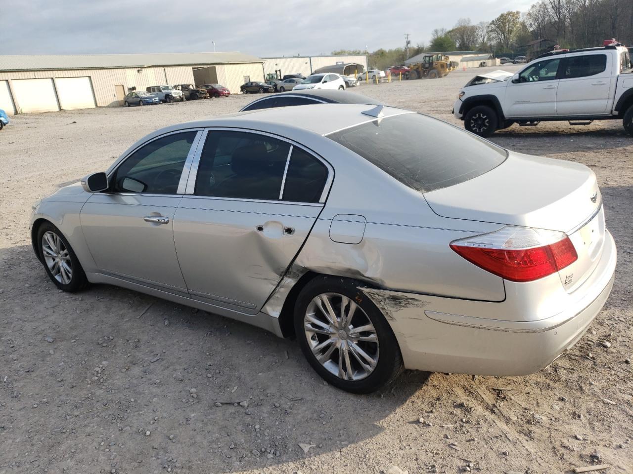 2011 HYUNDAI GENESIS 4. - Image 2