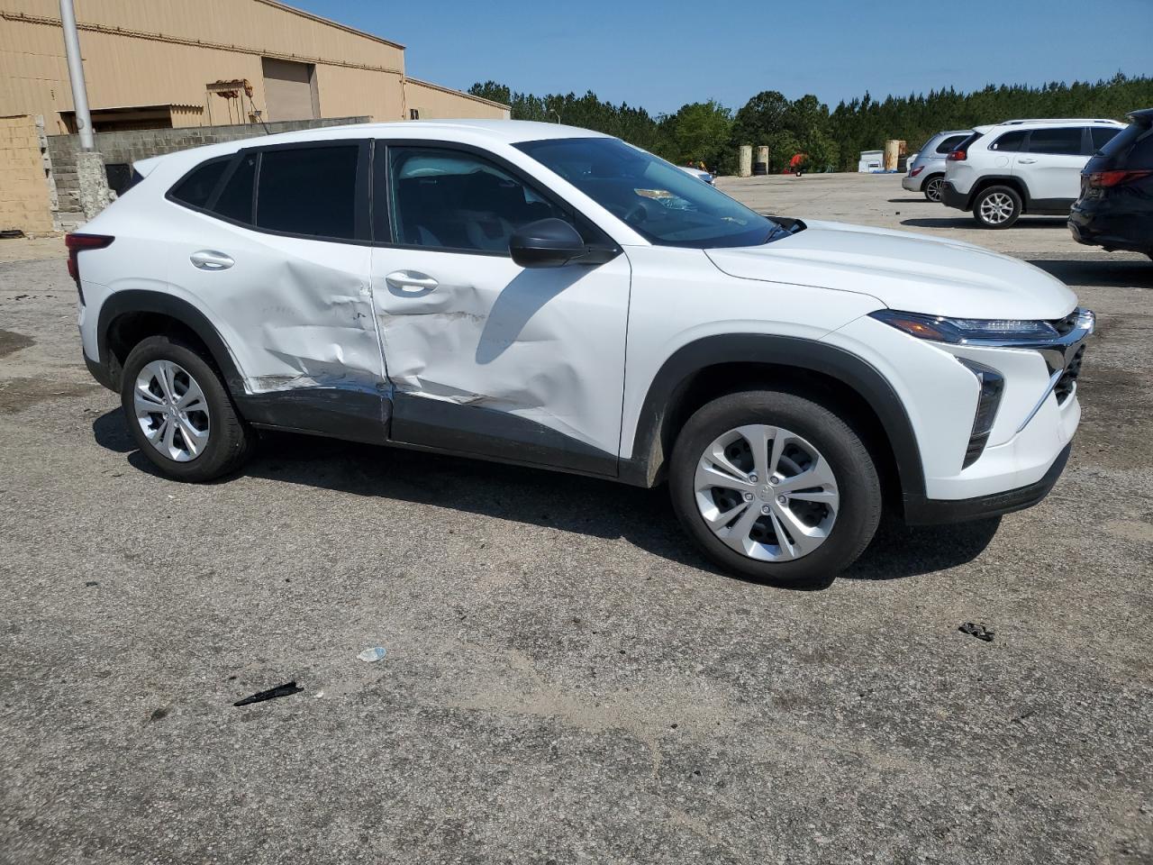 2024 CHEVROLET TRAX LS - Фото 4