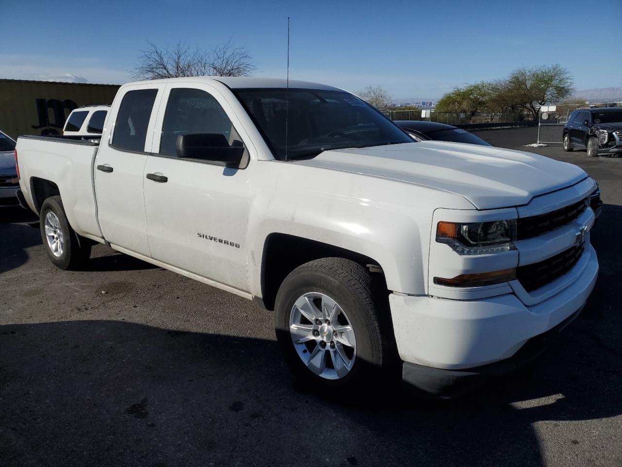 2017 CHEVROLET SILVERADO - Image 4