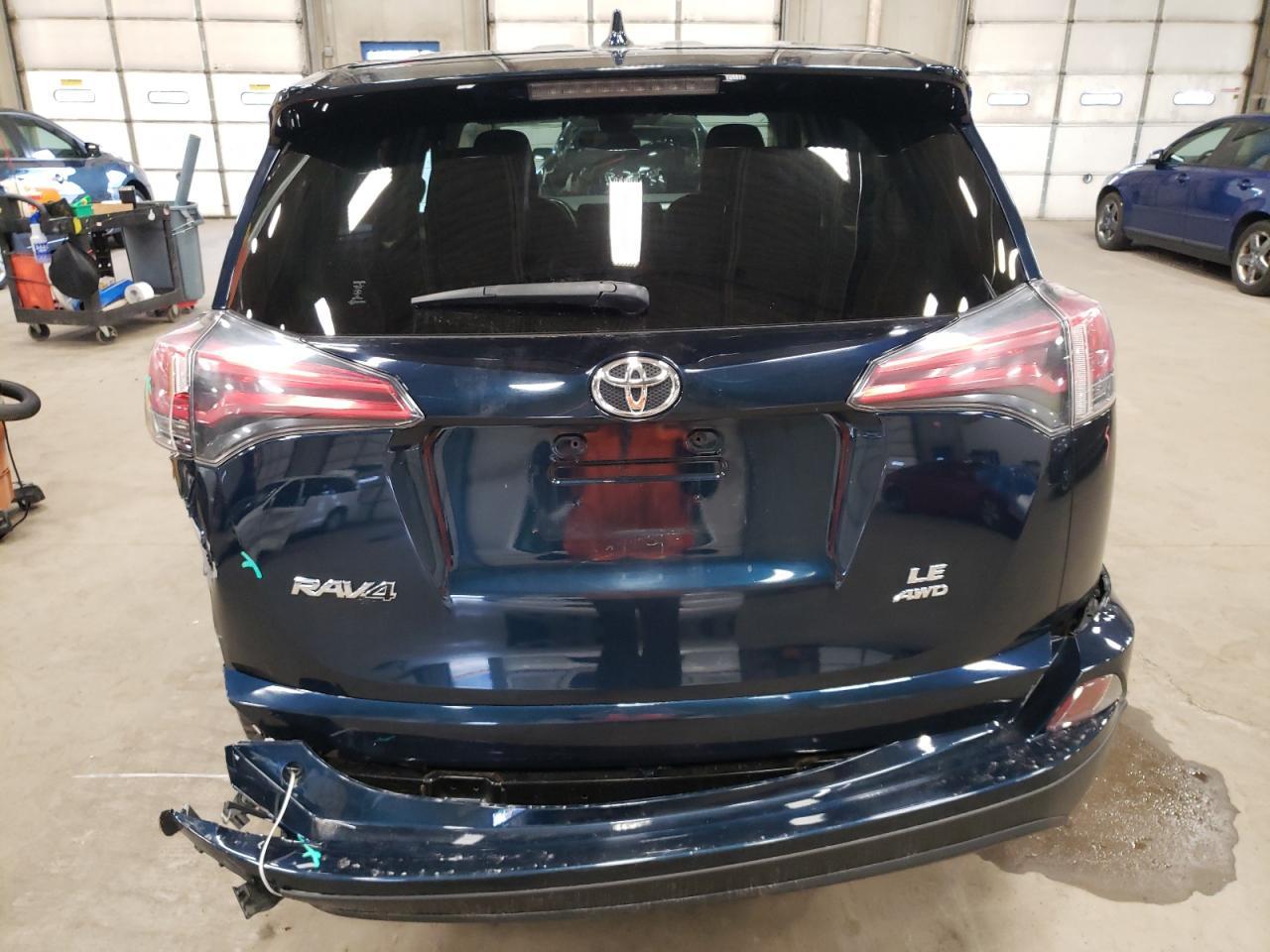 2018 TOYOTA RAV4 LE - Фото 6