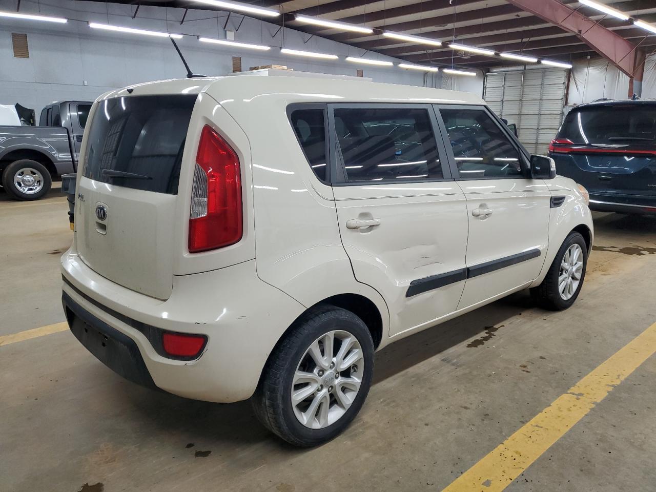 2013 KIA SOUL + - Image 3