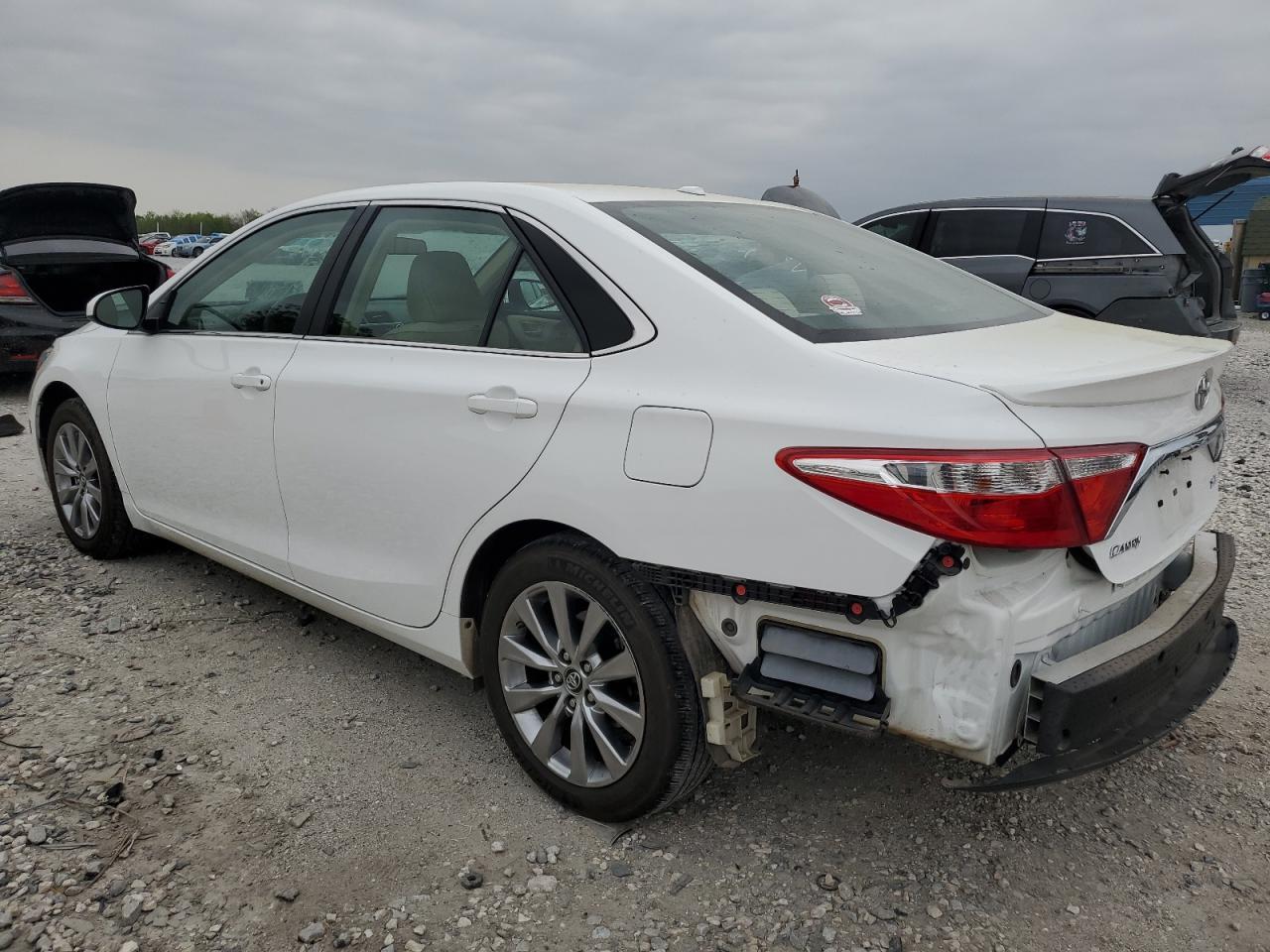 2017 TOYOTA CAMRY LE - Фото 2