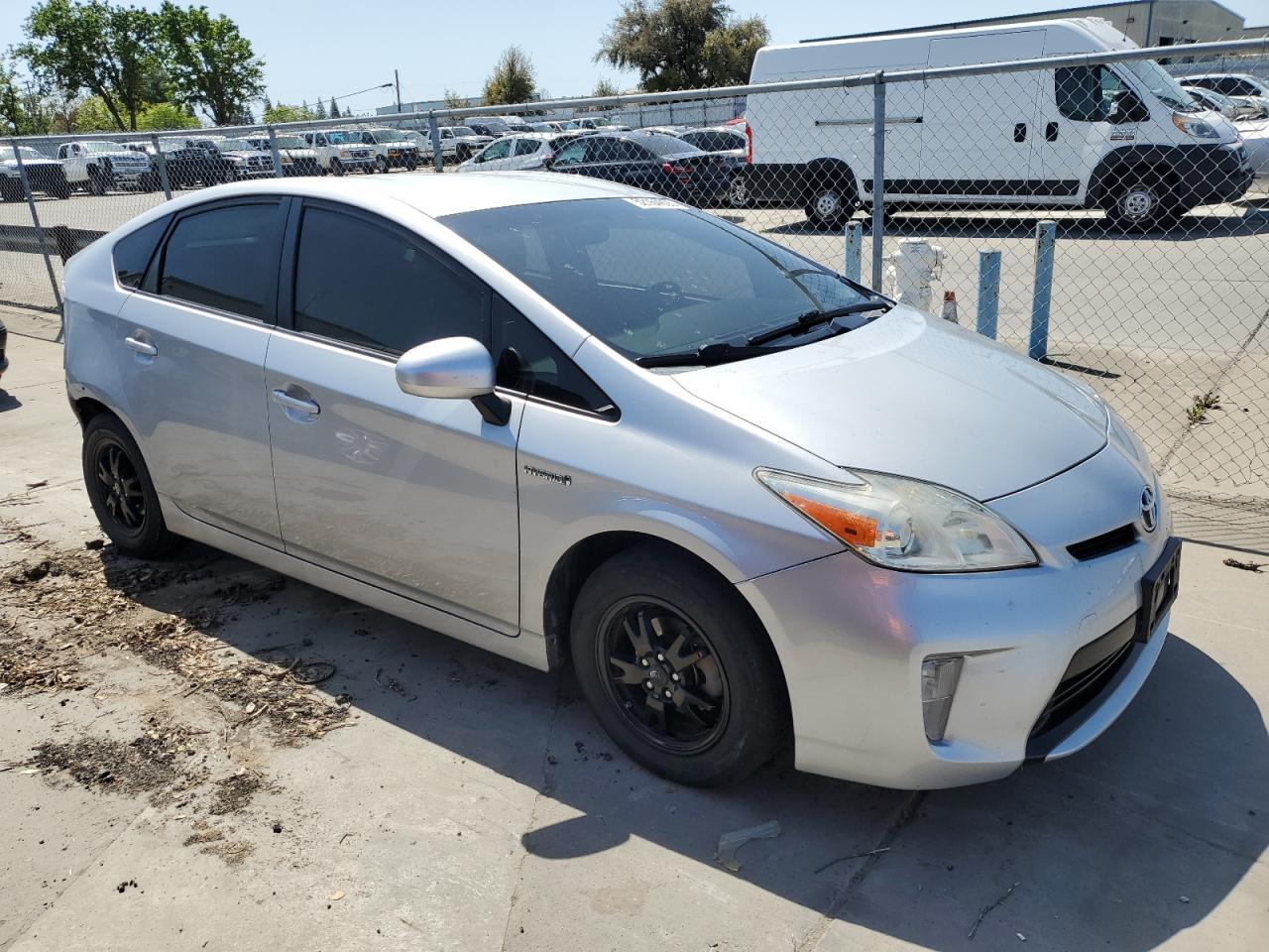 2015 TOYOTA PRIUS - Image 4