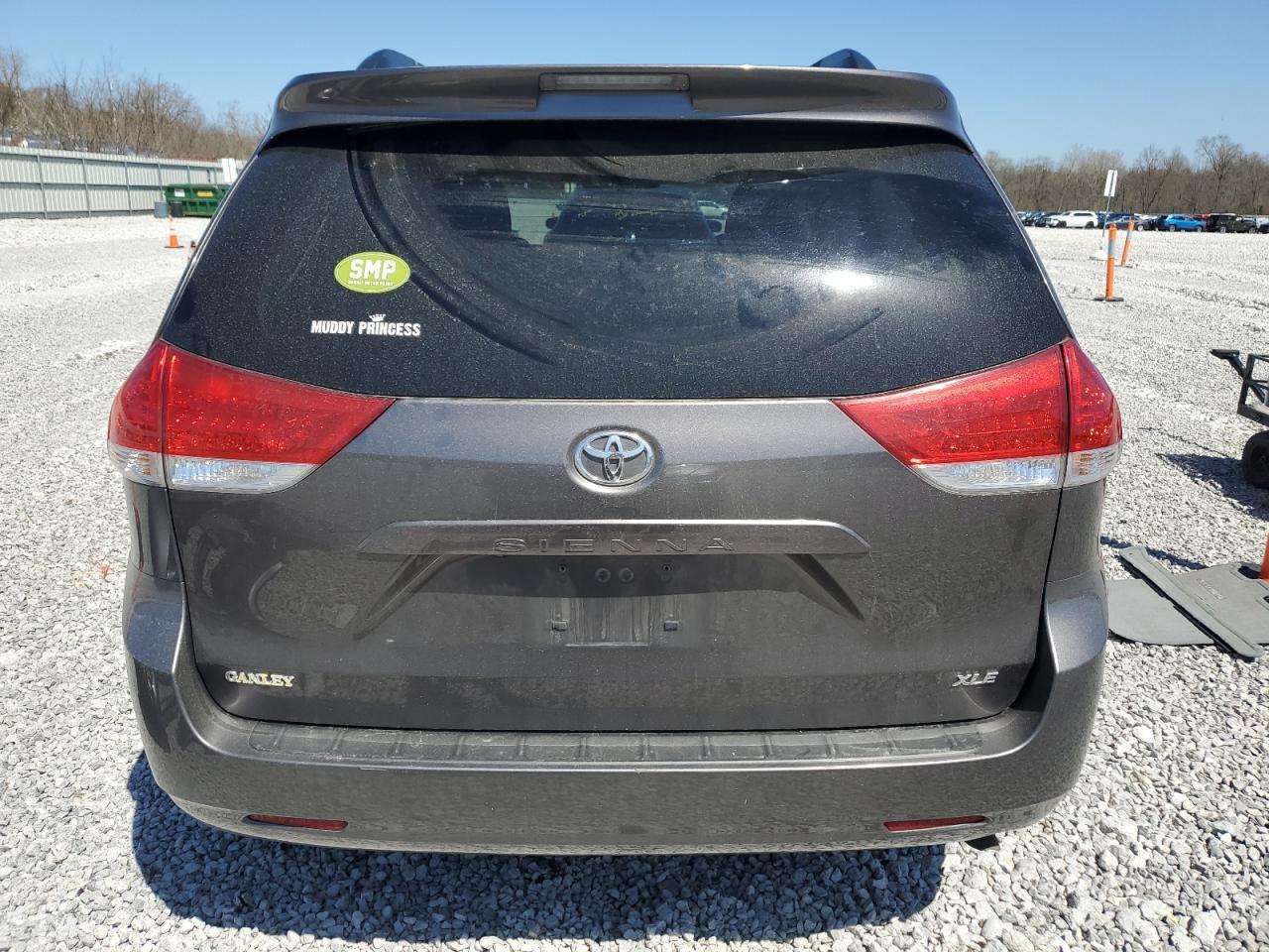 2013 TOYOTA SIENNA XLE - Фото 6