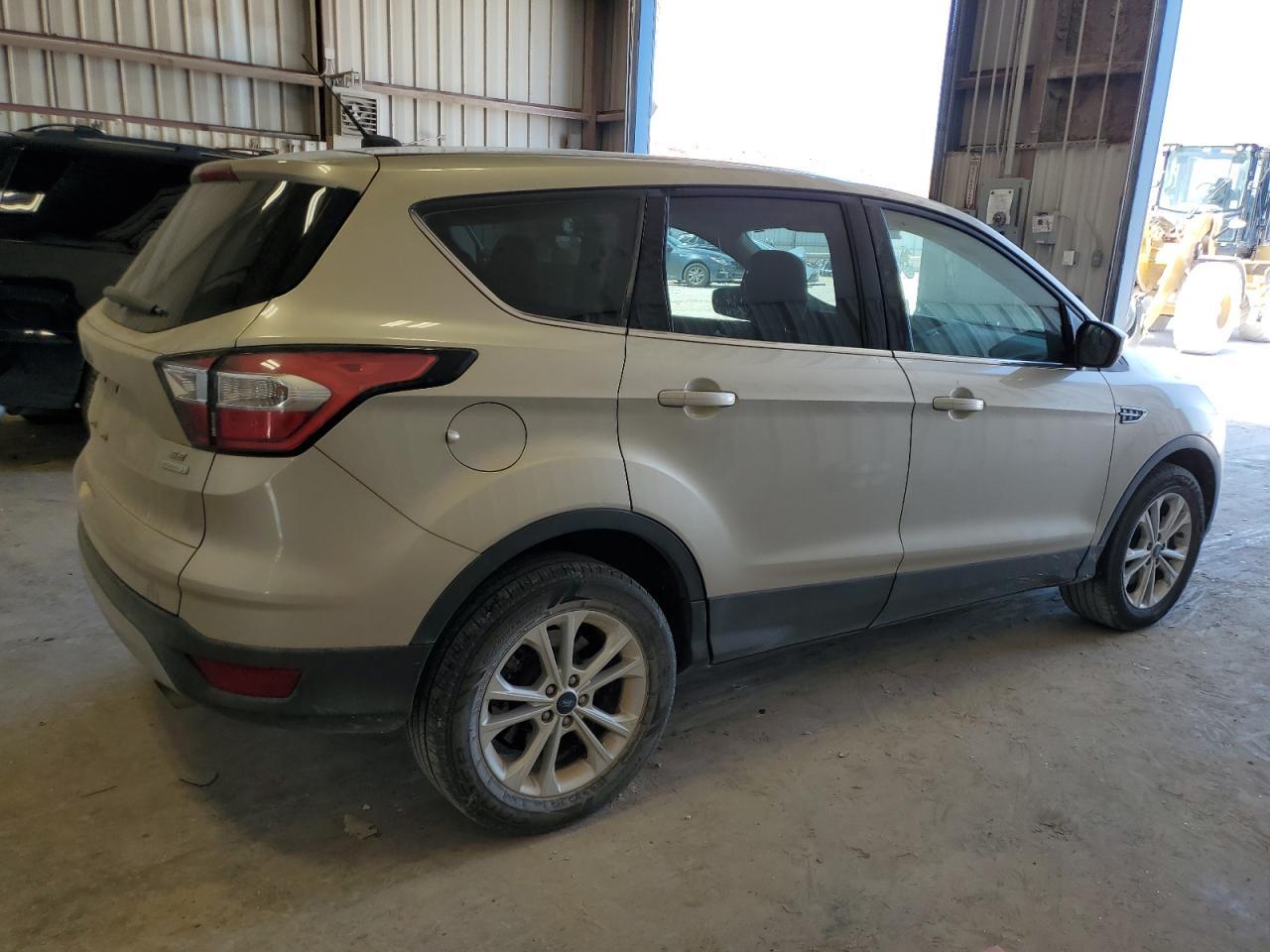 2017 FORD ESCAPE SE - Image 3