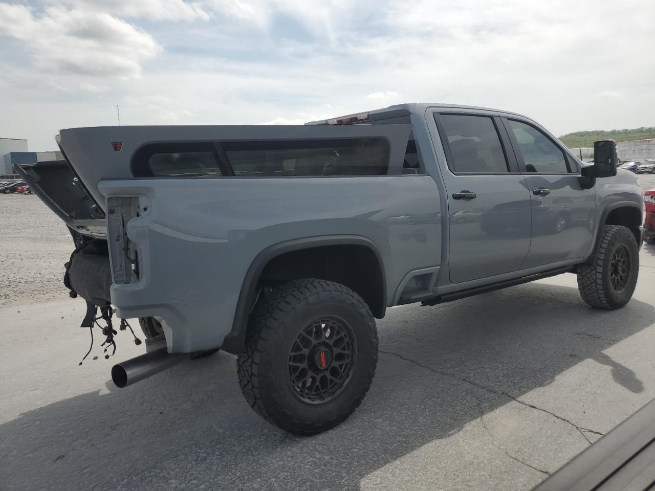 2024 CHEVROLET SILVERADO - Image 3
