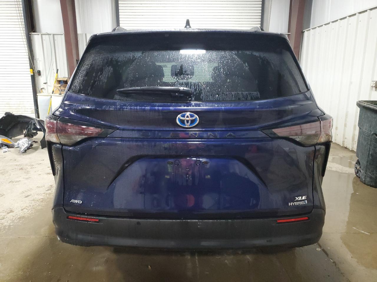 2023 TOYOTA SIENNA XLE - Image 6
