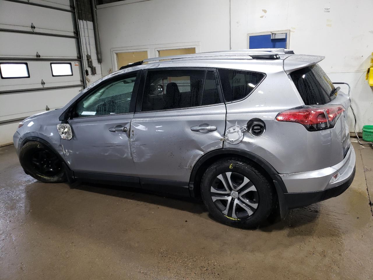 2017 TOYOTA RAV4 LE - Фото 2