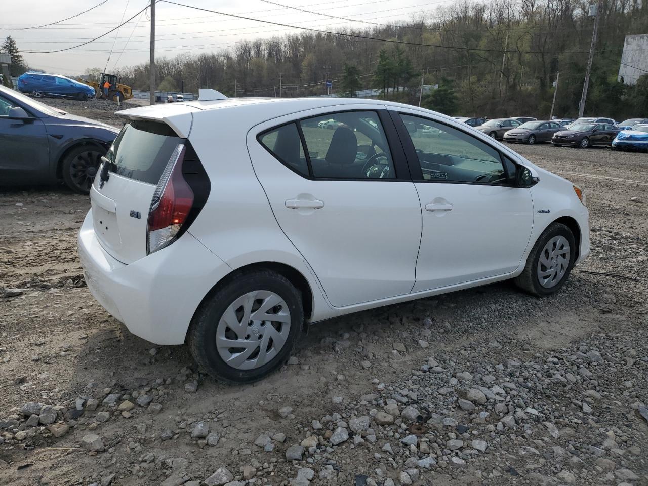 2016 TOYOTA PRIUS C - Image 3
