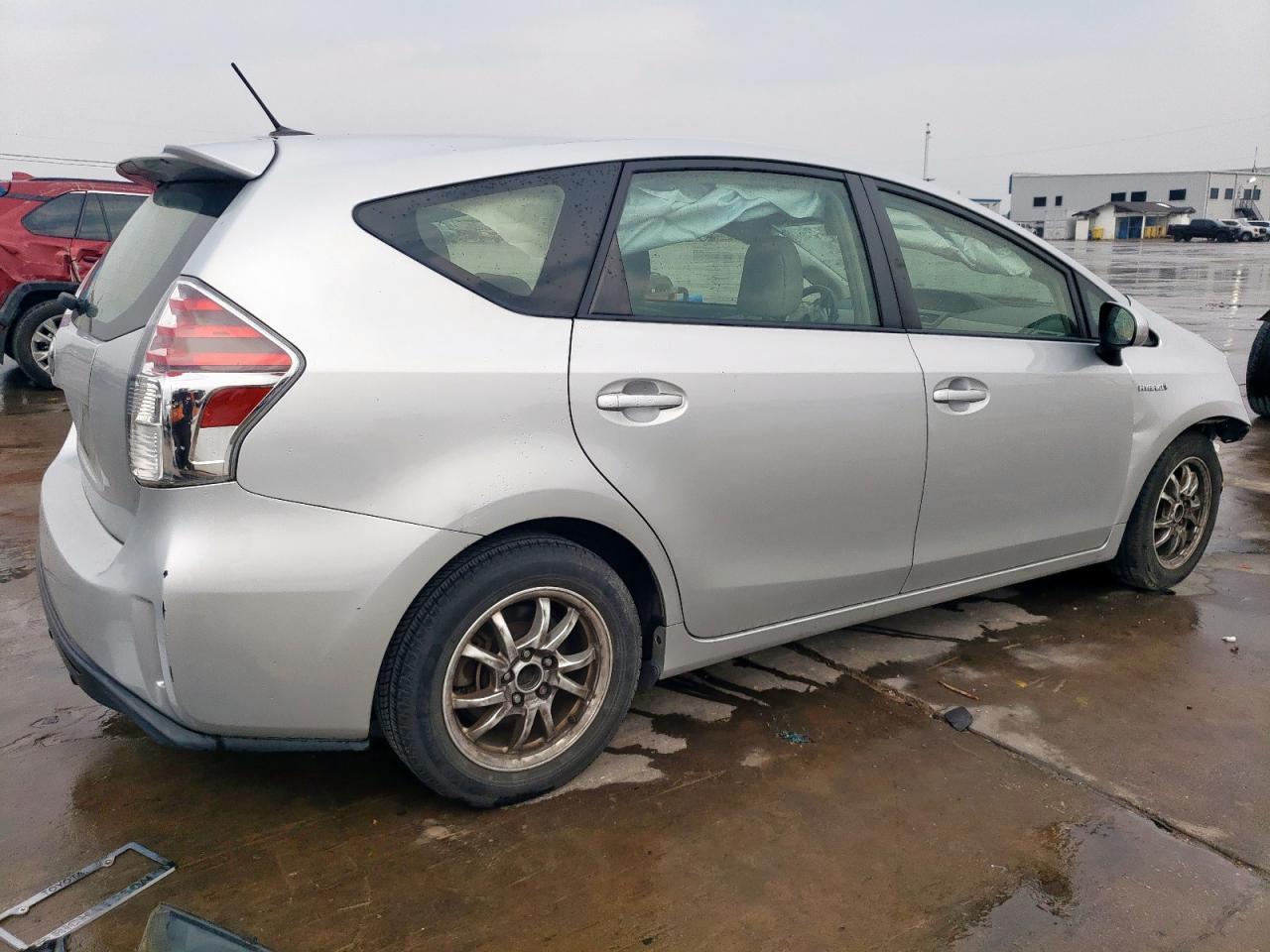 2017 TOYOTA PRIUS V - Image 3