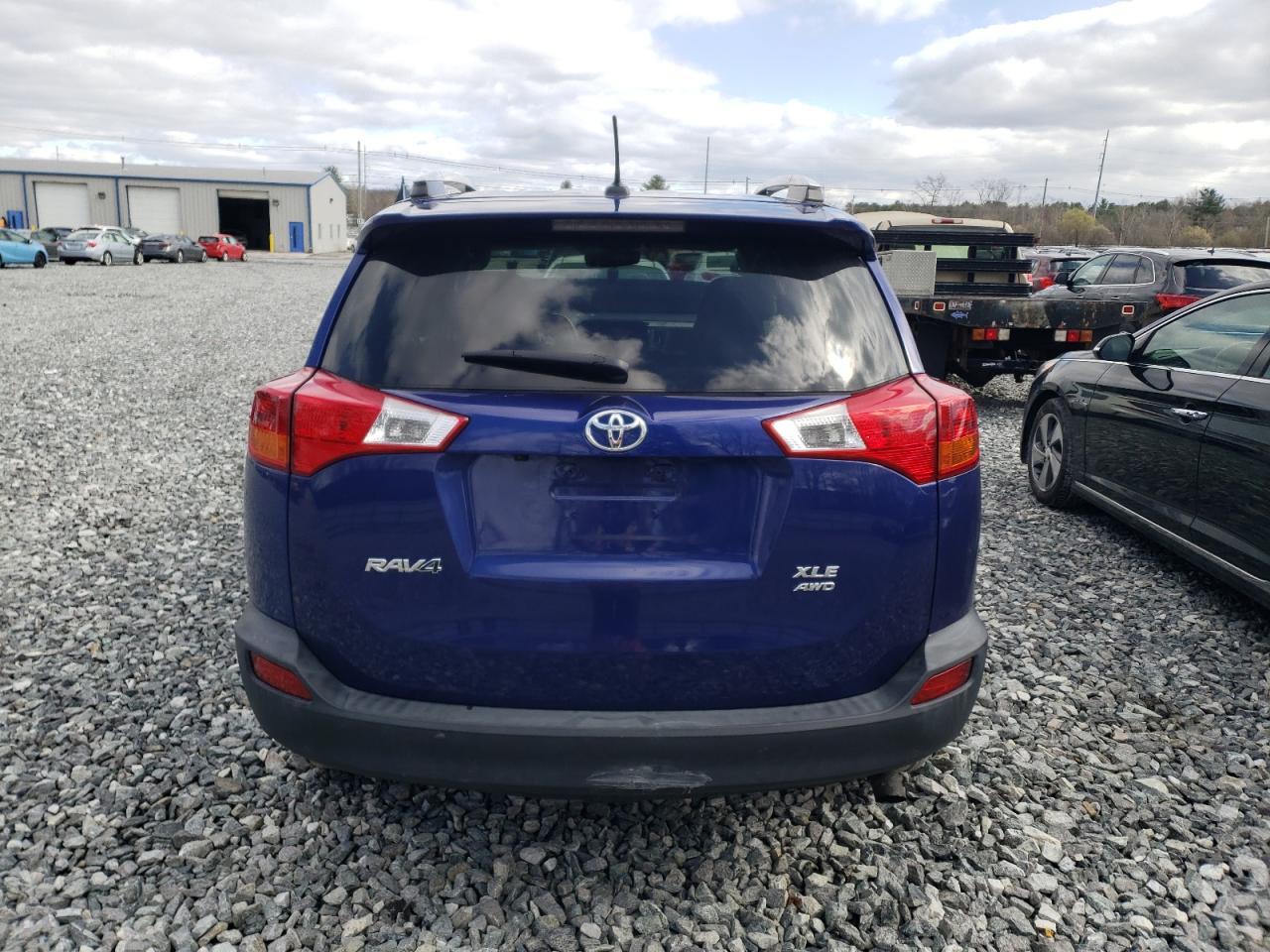 2015 TOYOTA RAV4 XLE - Image 6