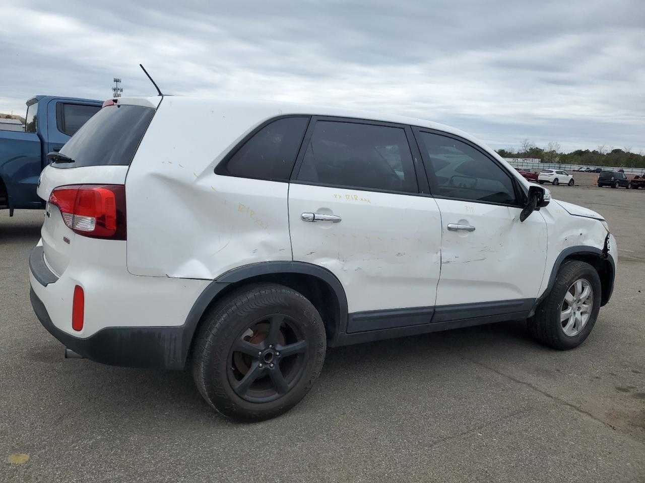 2014 KIA SORENTO LX - Image 3