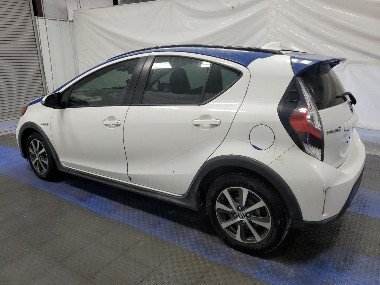 2018 TOYOTA PRIUS C - Image 2