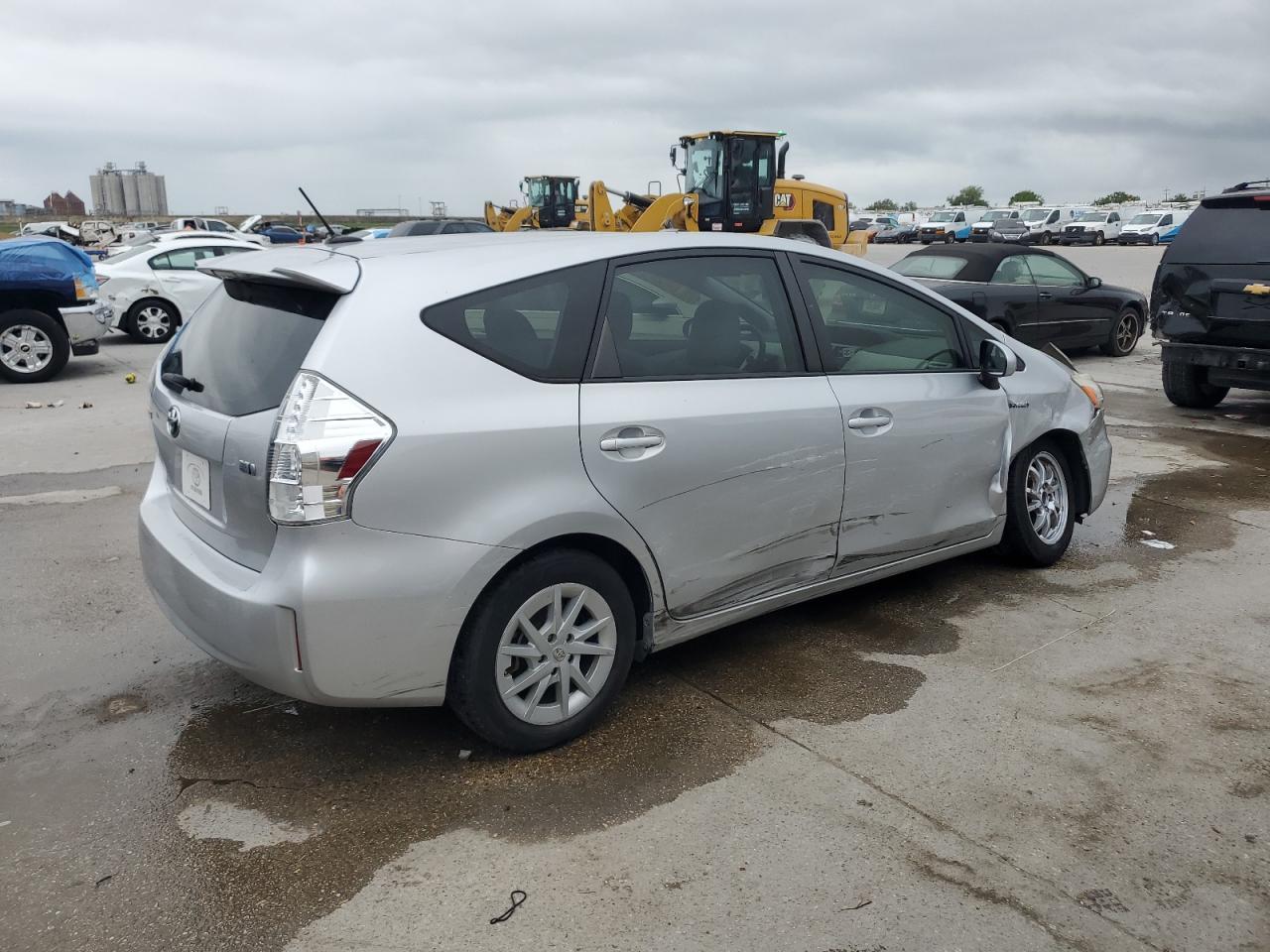 2013 TOYOTA PRIUS V - Image 3