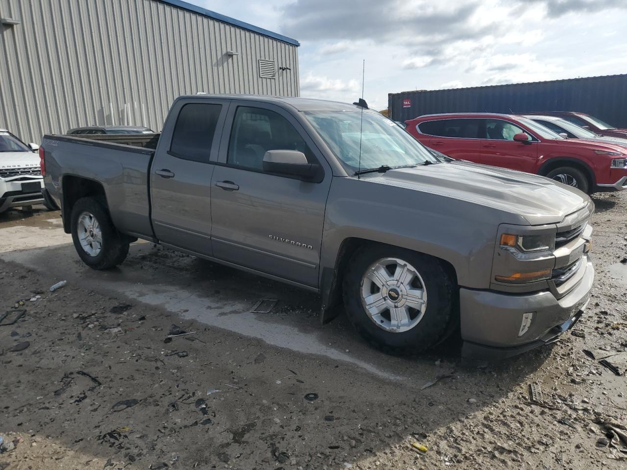 2017 CHEVROLET SILVERADO - Image 4