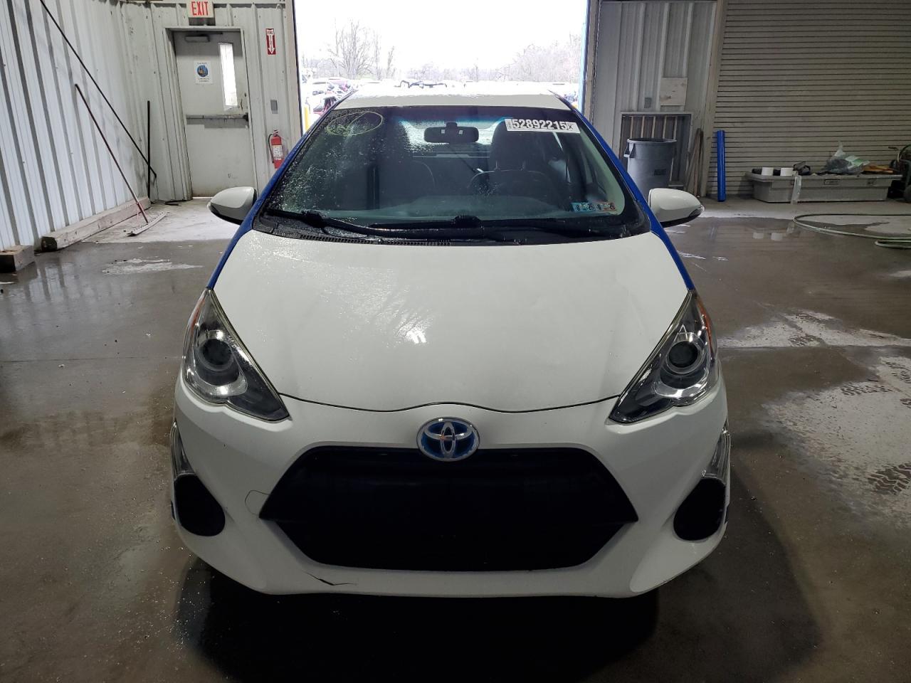 2016 TOYOTA PRIUS C - Image 5