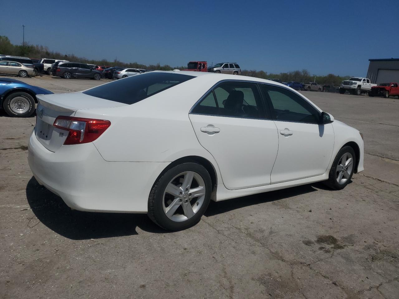 2014 TOYOTA CAMRY L - Фото 3