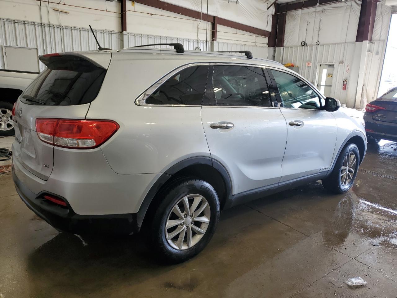 2017 KIA SORENTO LX - Image 3