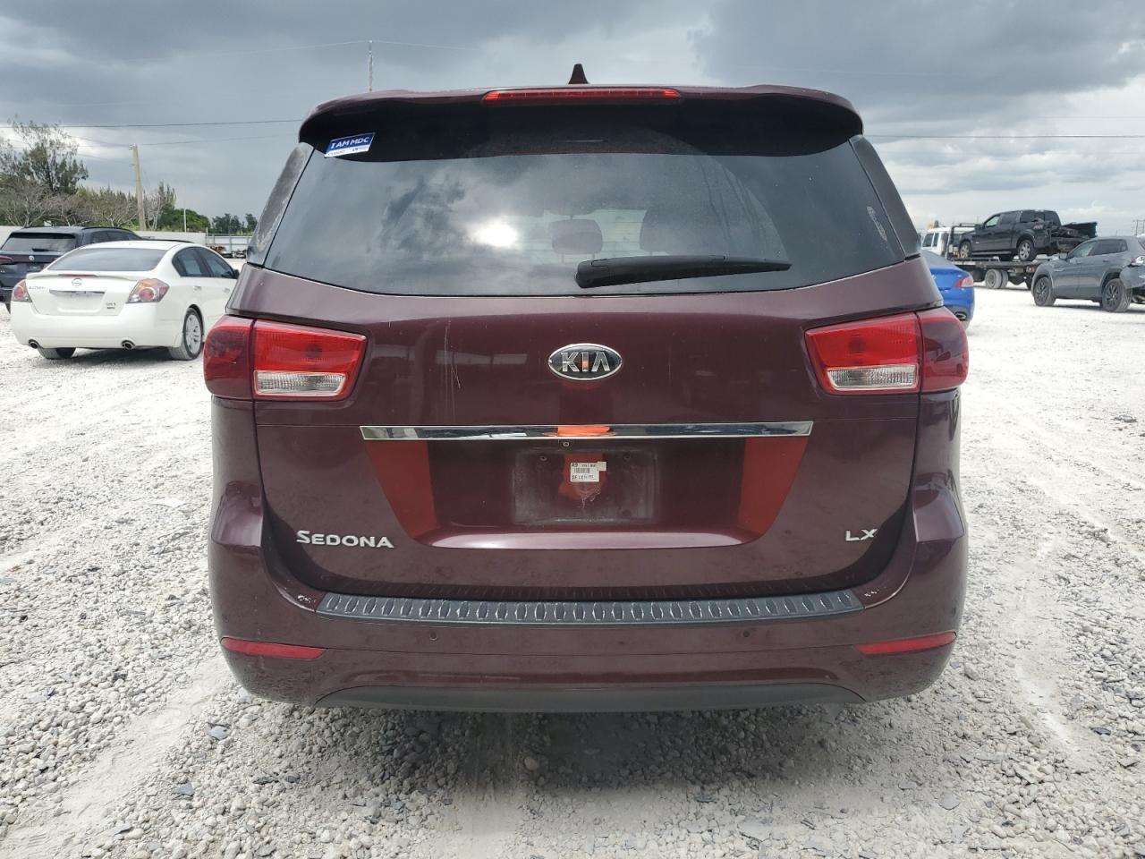 2016 KIA SEDONA LX - Image 6
