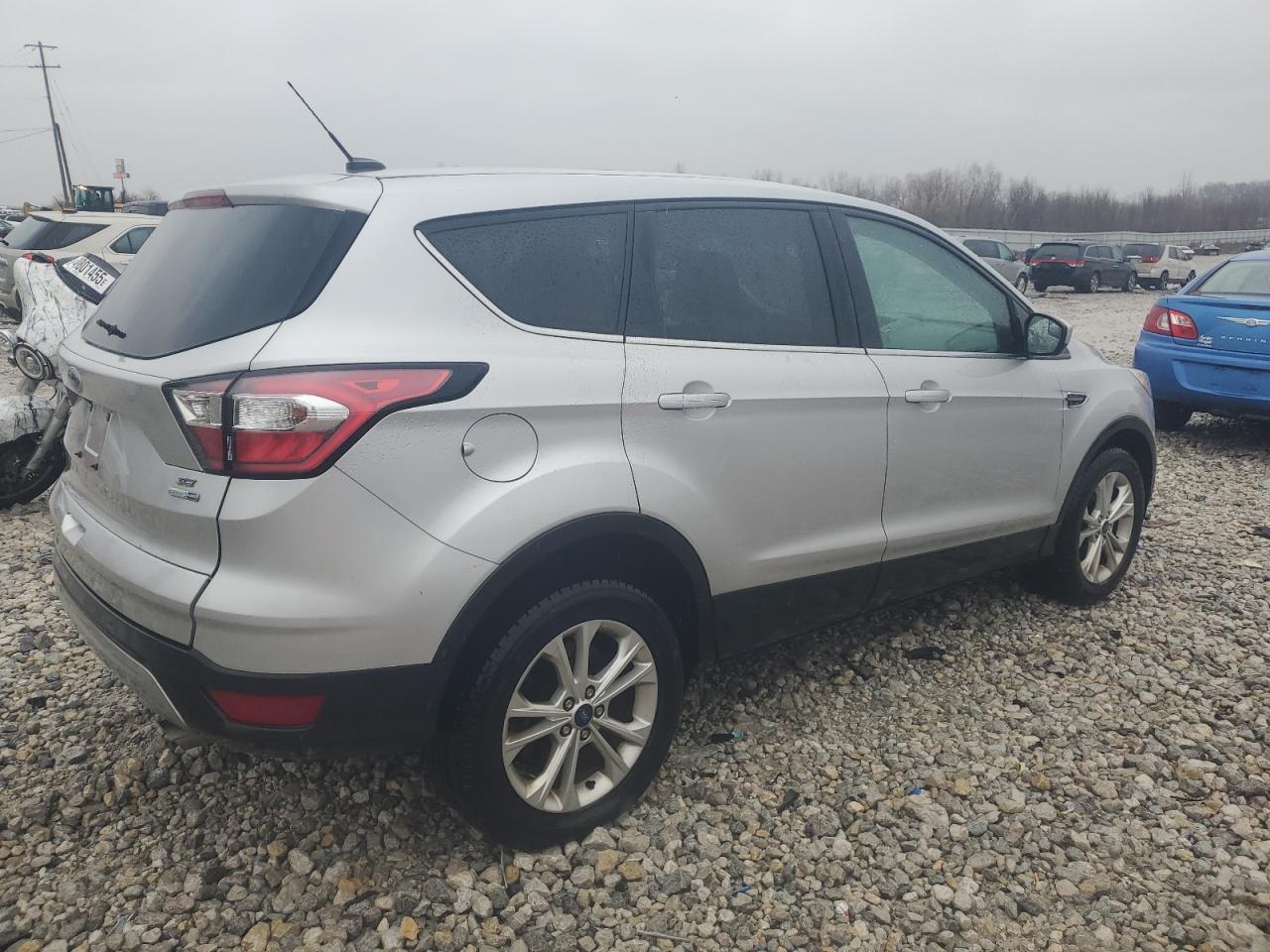 2017 FORD ESCAPE SE - Image 3