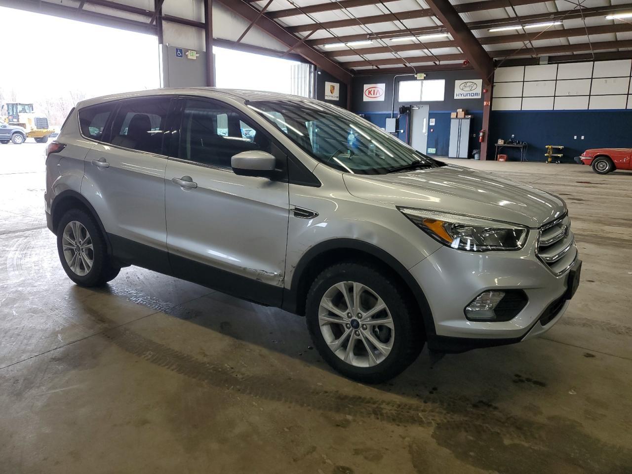 2017 FORD ESCAPE SE - Фото 4