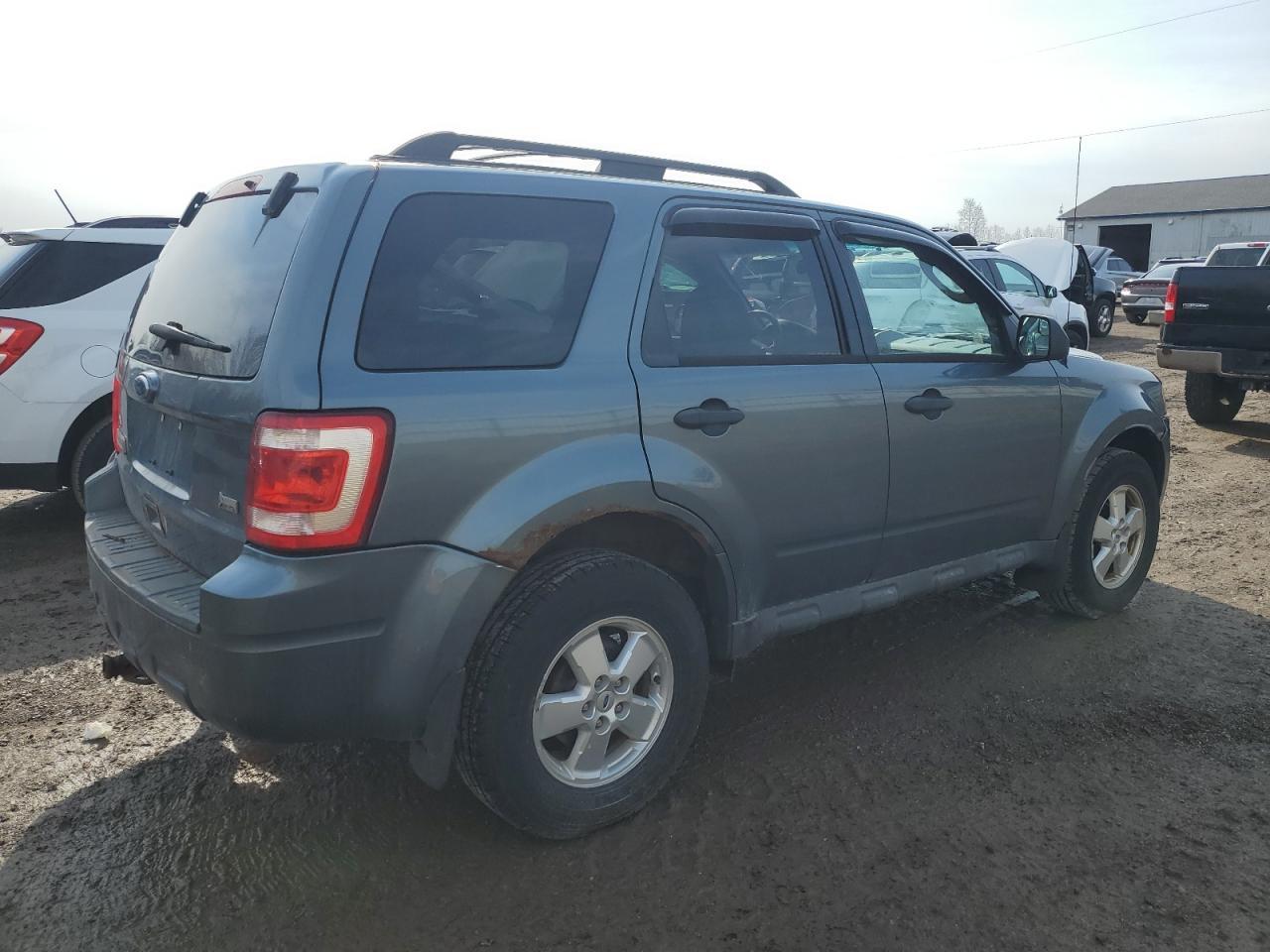 2010 FORD ESCAPE XLT - Image 3