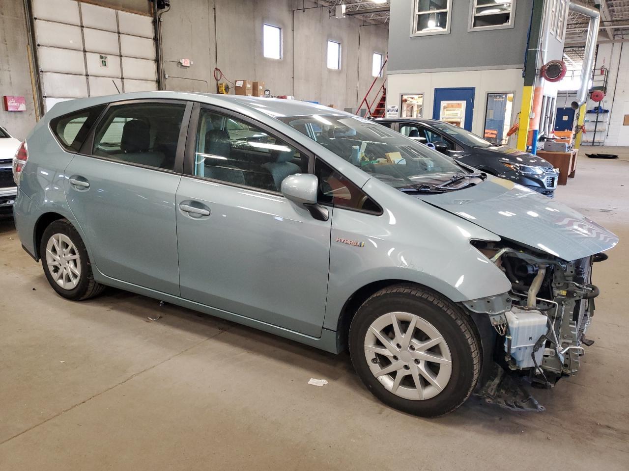 2017 TOYOTA PRIUS V - Фото 4
