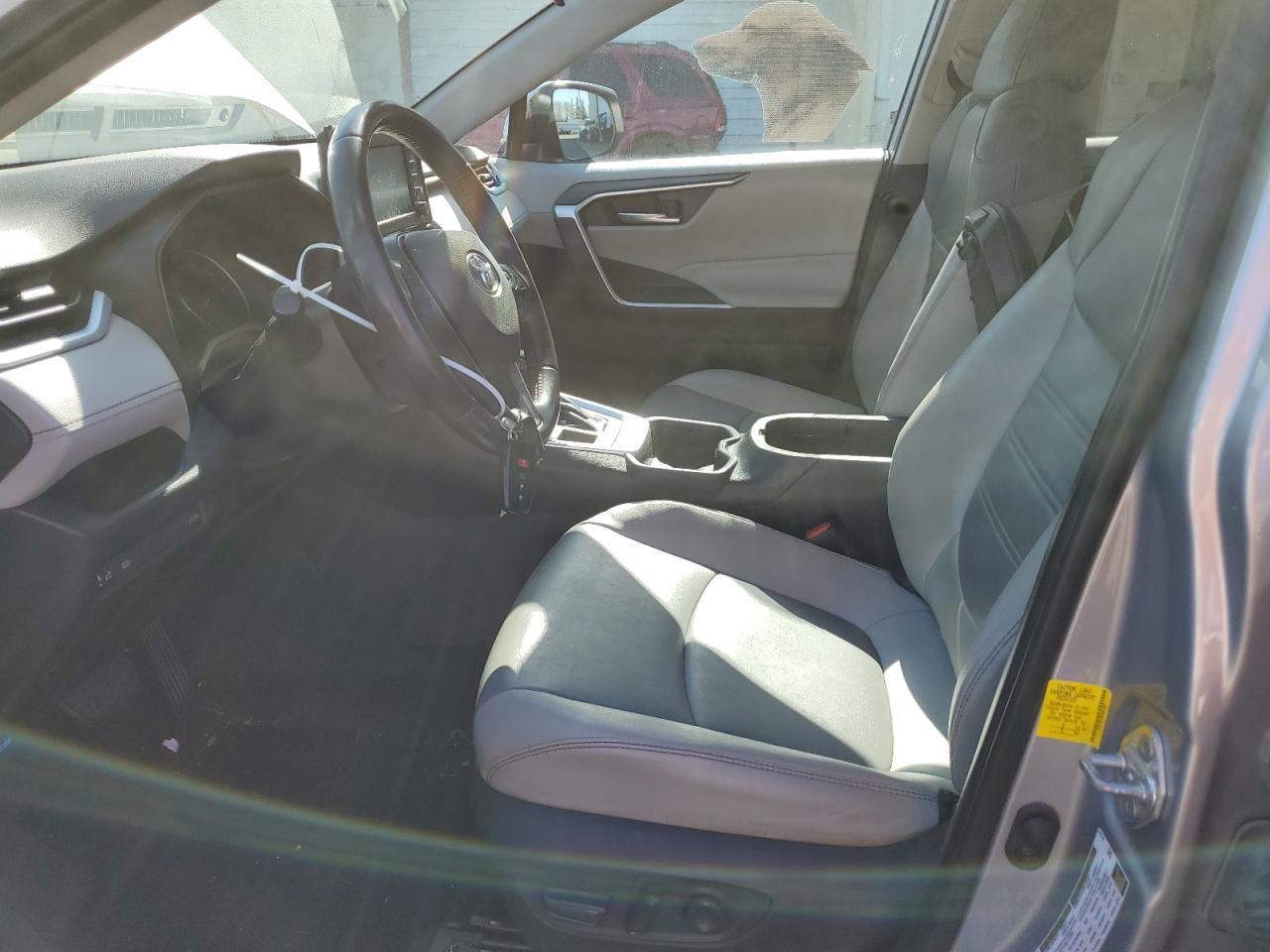 2019 TOYOTA RAV4 XLE P - Фото 7