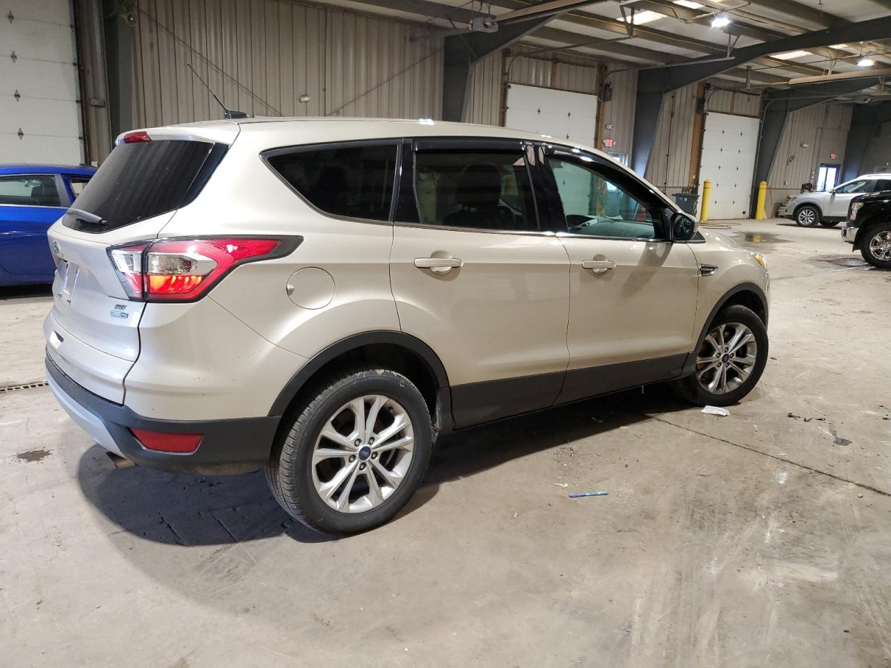2017 FORD ESCAPE SE - Image 3