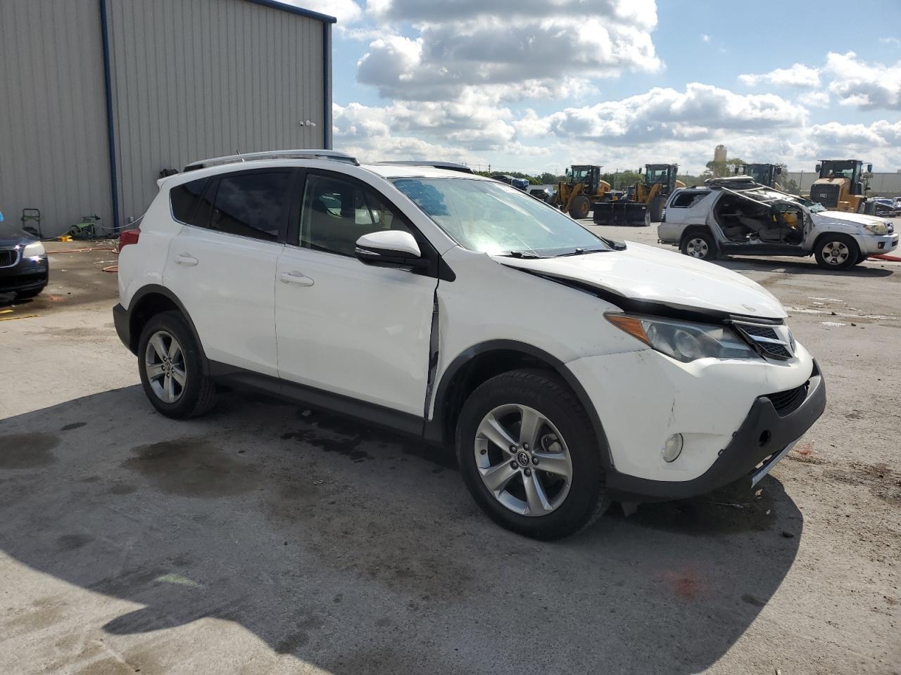 2015 TOYOTA RAV4 XLE - Image 4