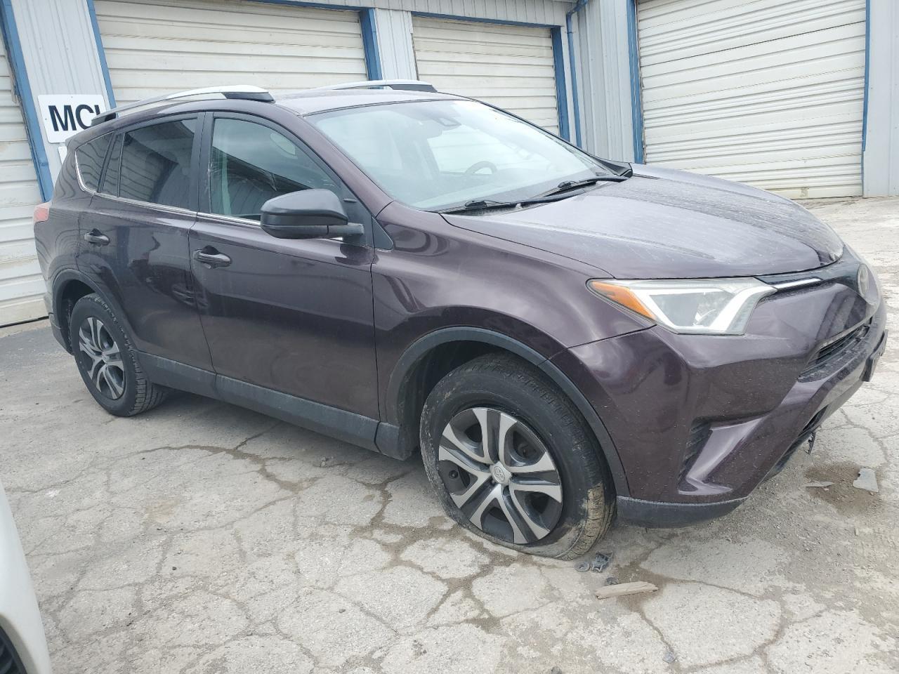 2017 TOYOTA RAV4 LE - Image 4