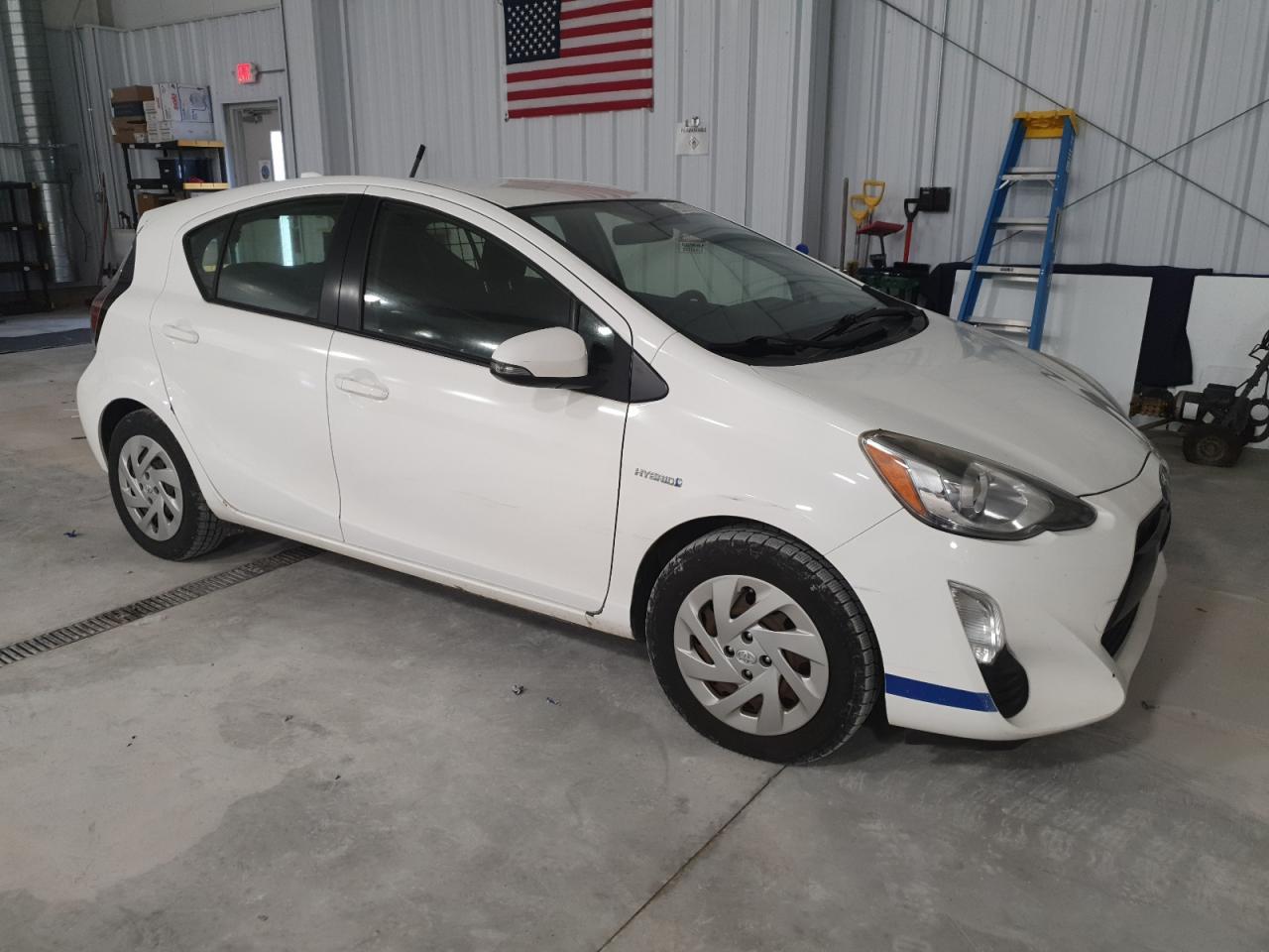 2016 TOYOTA PRIUS C - Фото 4
