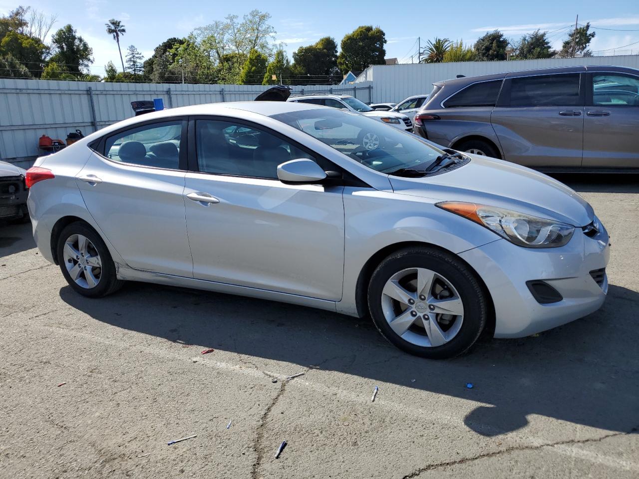 2013 HYUNDAI ELANTRA GL - Image 4