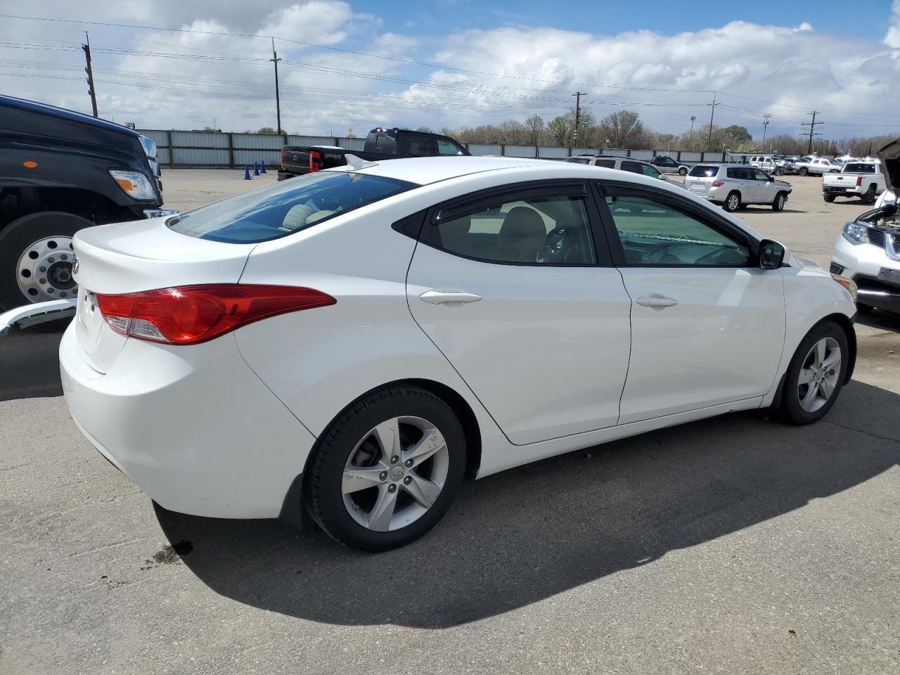2013 HYUNDAI ELANTRA GL - Image 3