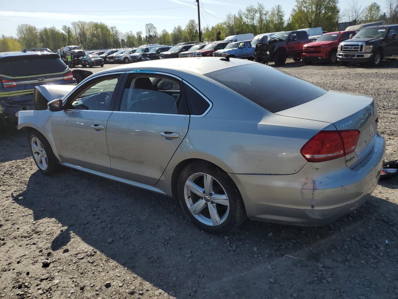 2013 VOLKSWAGEN PASSAT SE - Фото 2