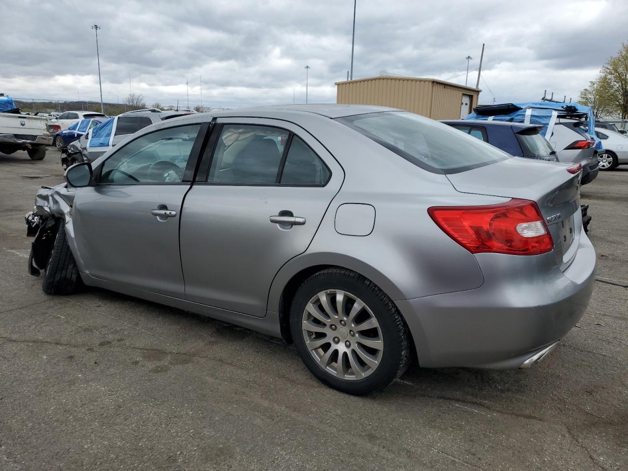 2013 SUZUKI KIZASHI SE - Фото 2